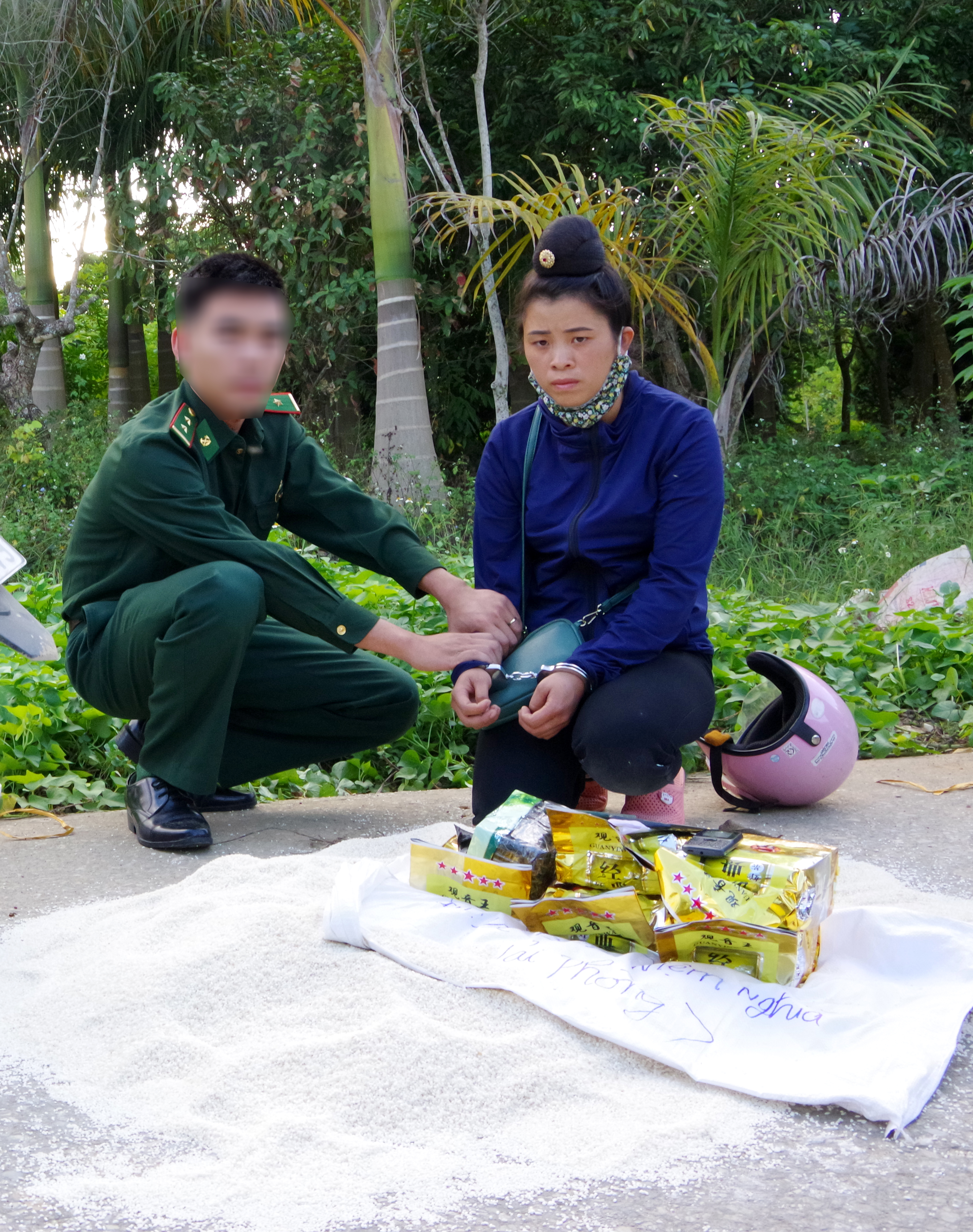 Điện Biên: Bắt đối tượng vận chuyển trái phép 6 kg ma tuý đá